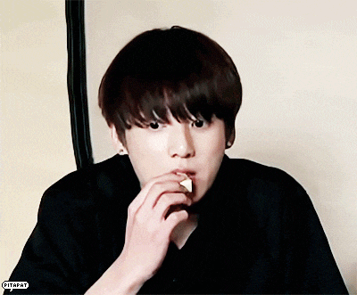 [잡담] 정국이 이거 뭐 먹고 깜짝 놀라는거야? 호기심많은 어린이같음 | 인스티즈