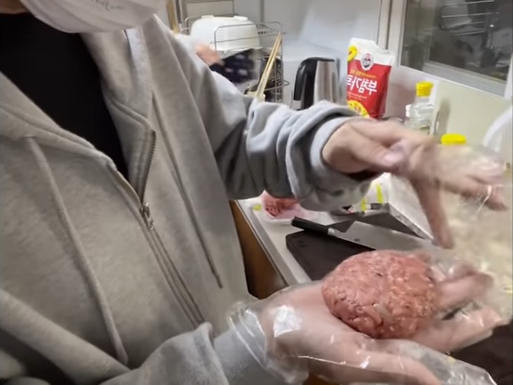 [잡담] 베리베리 강민이 수능도시락 함박스테이크 직접 빚어서 해줌ㅋㅋㅋ | 인스티즈