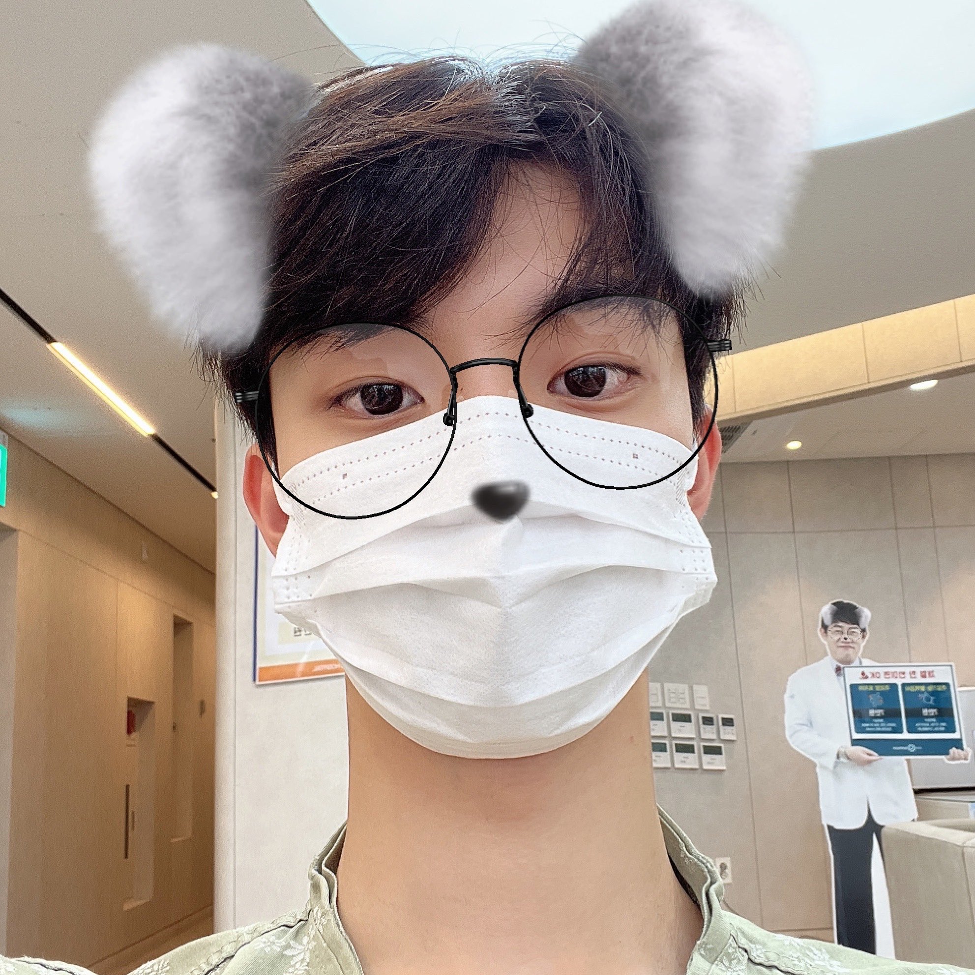 [잡담] 더보이즈 큐 셀카 찍었는데 뒤엨ㅋㅋㅋ | 인스티즈