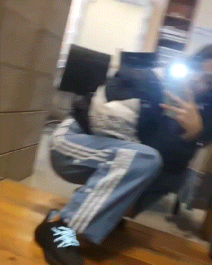 [잡담] 제니 이 바지 아디다스 무슨 바지야?? 아디브레이크 그건가,,? | 인스티즈