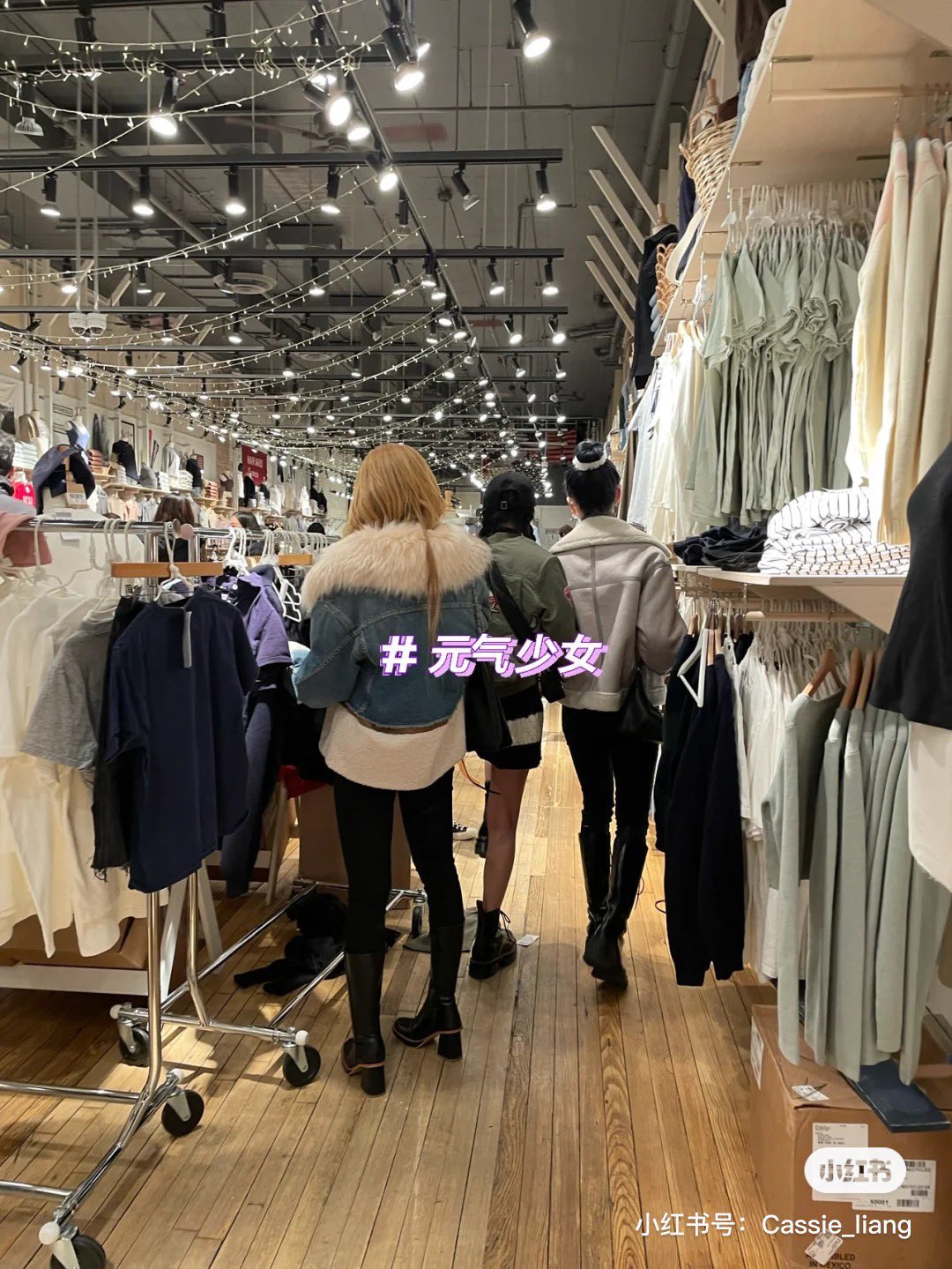 [잡담] 에스파 뒷모습 무보정 폰카 사진이라는데 진짜 말랐다 | 인스티즈