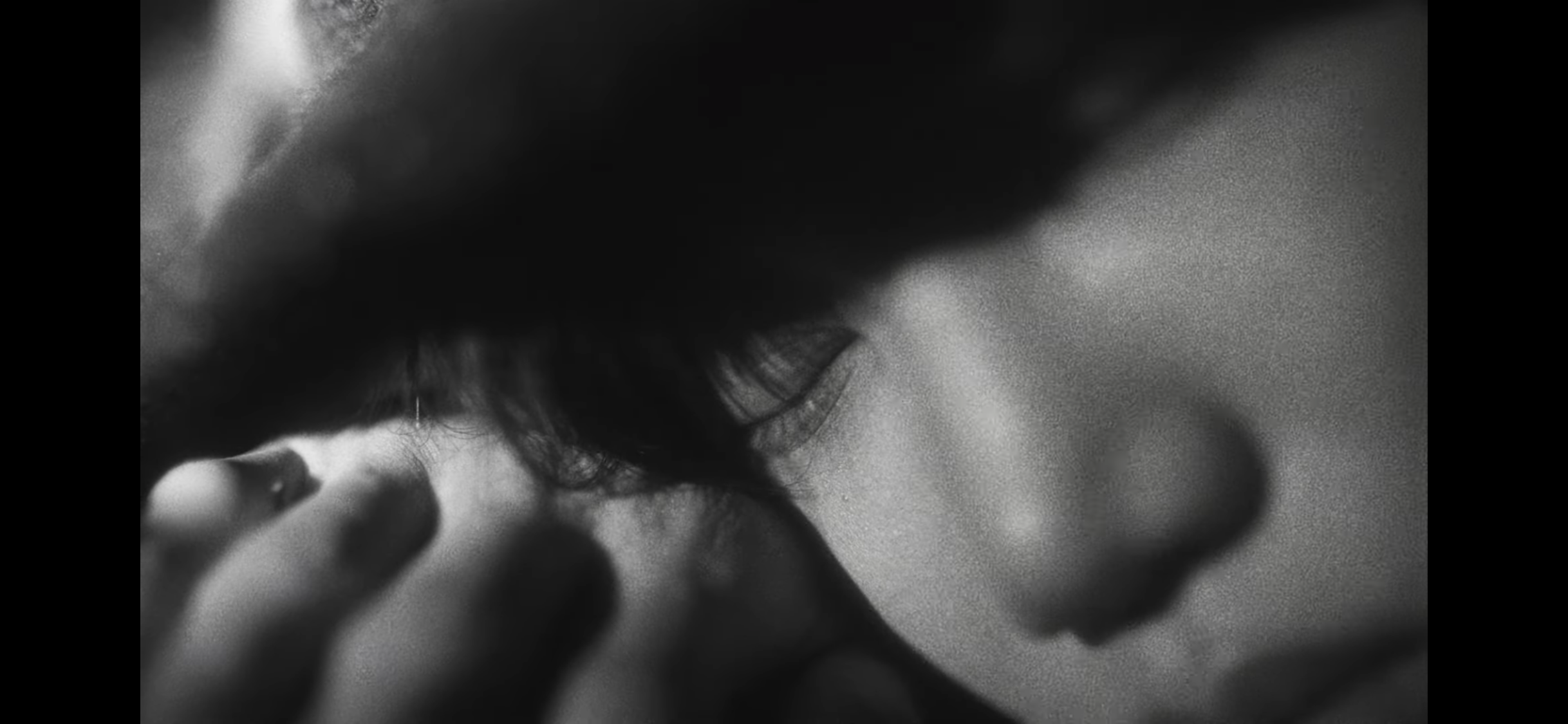 [잡담] 카이 이 장면 너무 아기 같고 들고 튀고싶어 | 인스티즈