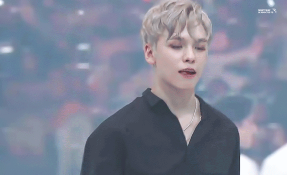 [잡담] 세븐틴 버논 진짜 너무함 어떻게 이 얼굴을 하고 그렇게나 귀여울 수가 있어 별명도 어떻게 아북곰임 | 인스티즈