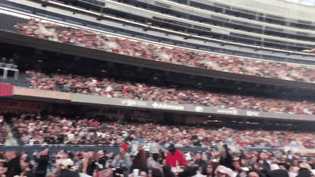 [잡담] 방탄 스타디움콘 하는데 왔던 팬 알아보는 뷔랑 제이홉 | 인스티즈