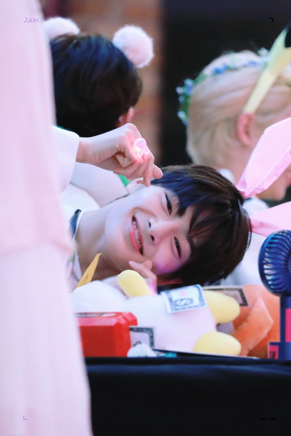 [잡담] 웃을 때 행복해지는 아기빵 | 인스티즈