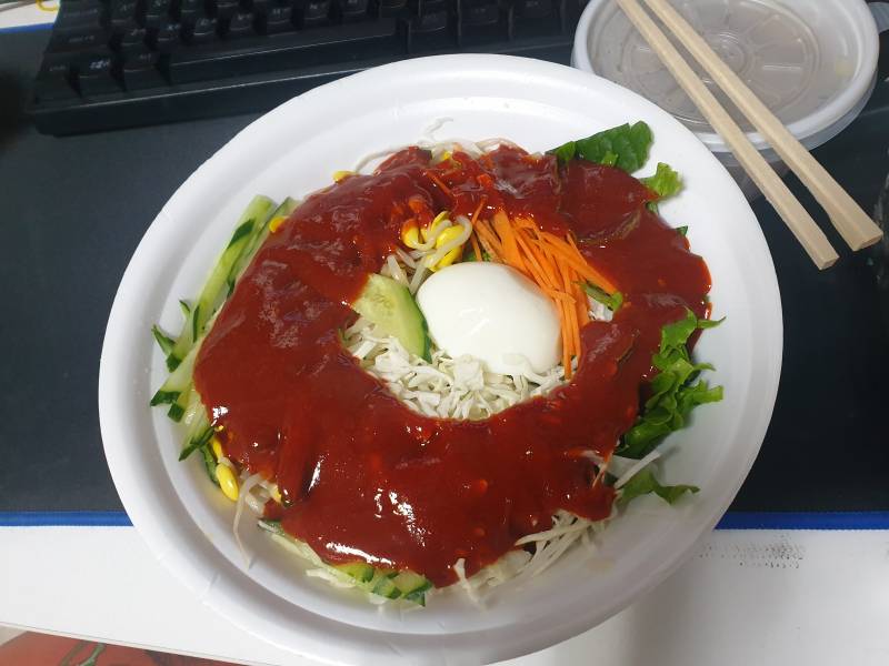 [먹었어요] 좀 전에 퇴근 하고 나서 먹는 쫄면과 김밥 | 인스티즈