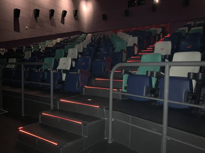 영화관 전세냈다 | 인스티즈