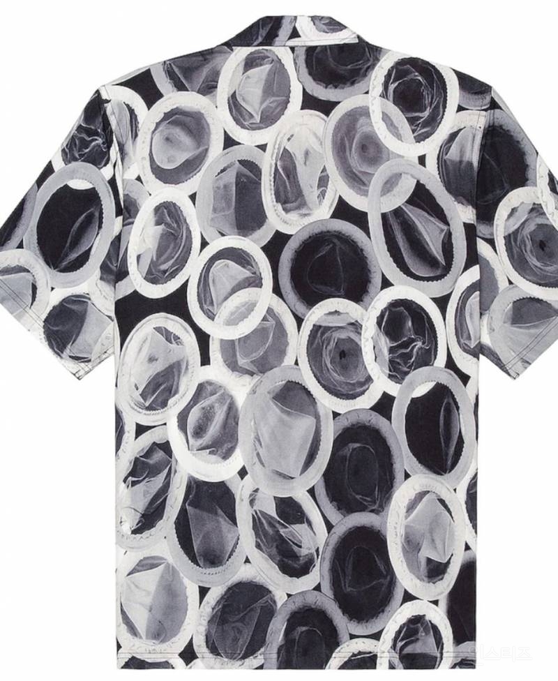 방탄소년단 제이홉이 입은 콘돔무늬 셔츠의 정체 | 인스티즈