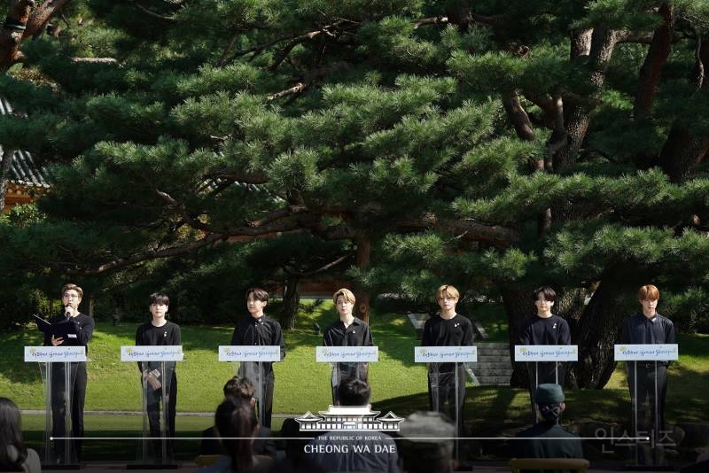 정부기관 사진 수집중인 방탄소년단 | 인스티즈