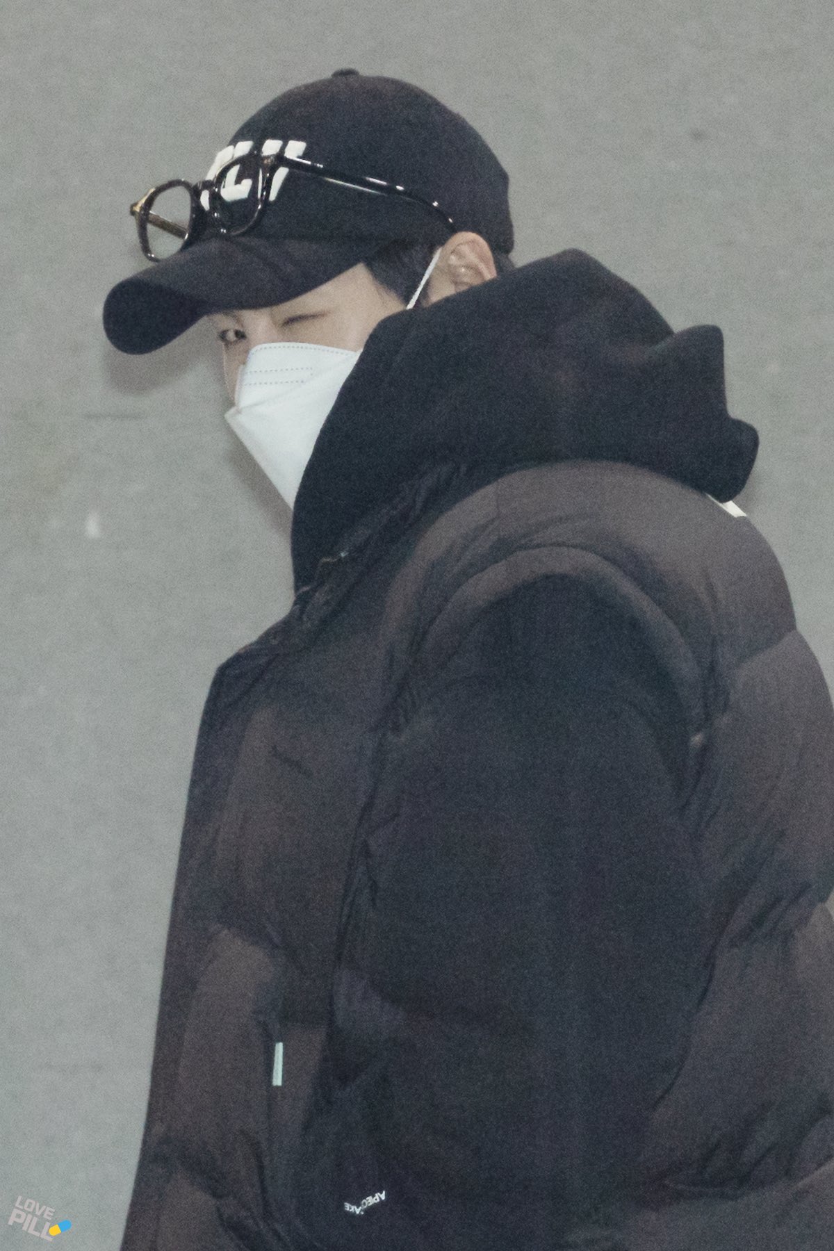 [잡담] 하성운 퇴근하면서 윙크하는 거 넘 앙큼쟁이 | 인스티즈