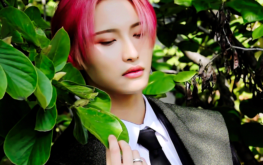 [잡담] 헤어스타일 하나로 알뜰살뜰하게 써먹는 거 너무 좋다 | 인스티즈