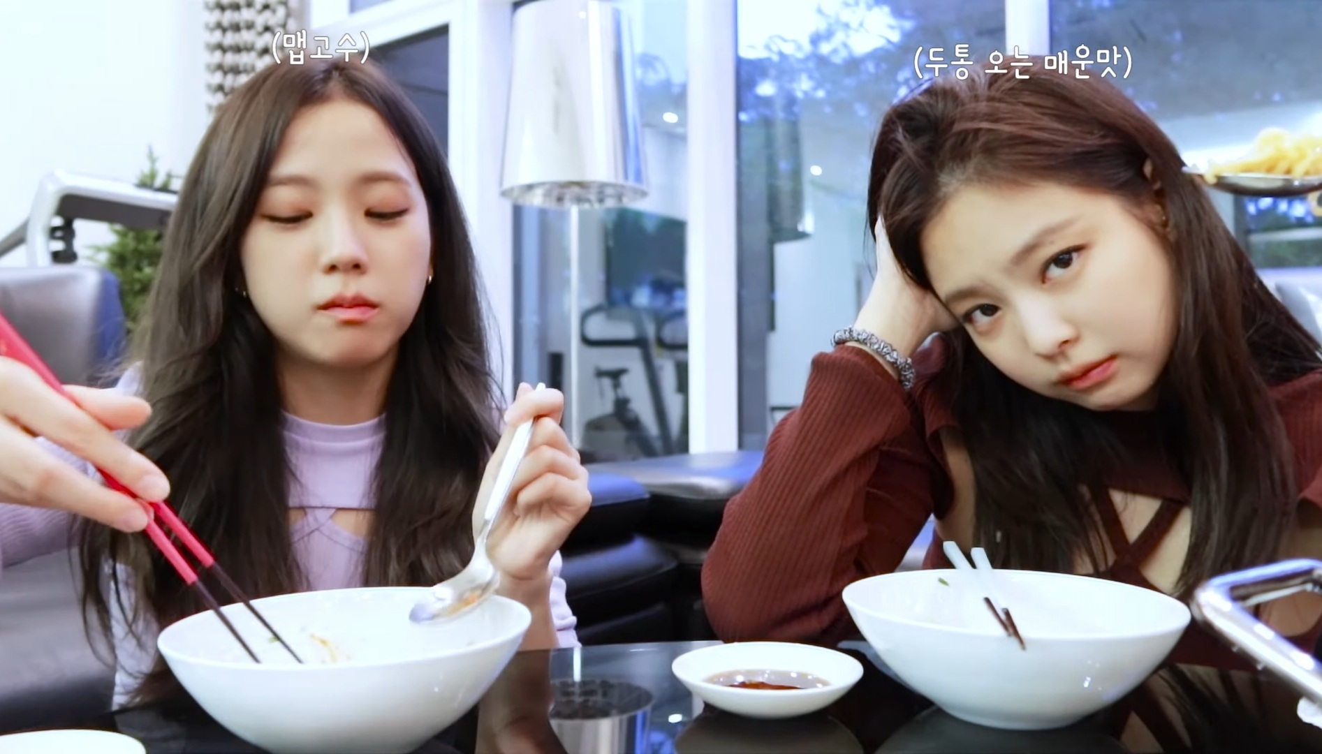 제니 옷은 핫한데 얼굴은 애기네 | 인스티즈