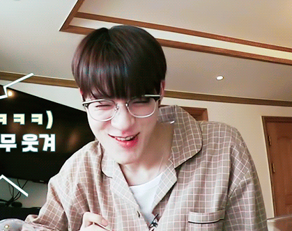 [잡담] 이제노 갭차이 진짜... "안경쓰고 공부만하던 전교회장의 실체"같음 | 인스티즈