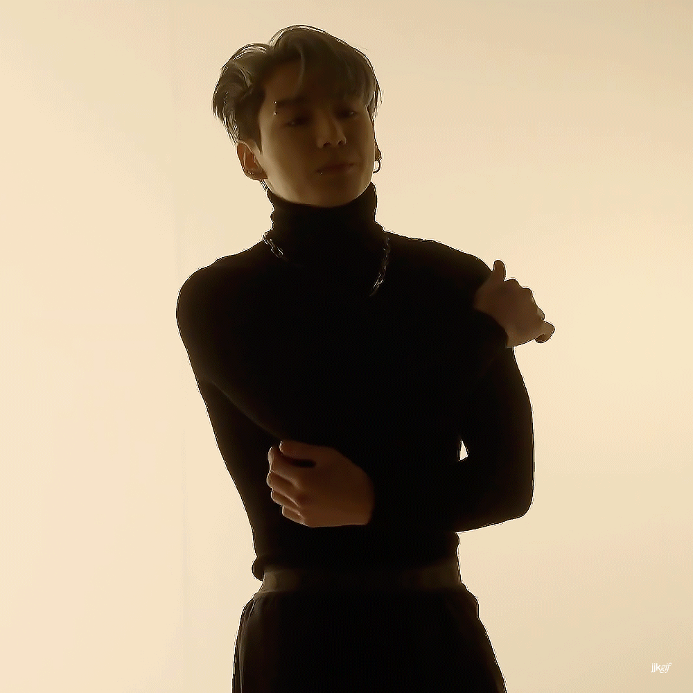 [잡담] 방탄 정국 이 착장 노출 하나도 없는데 넘 자극적이야.. | 인스티즈