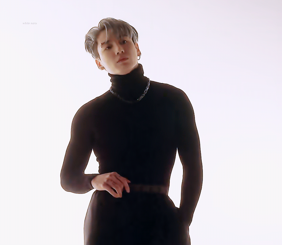 [잡담] 방탄 정국 이 착장 노출 하나도 없는데 넘 자극적이야.. | 인스티즈