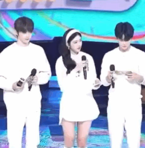 [잡담] 헐 이때 아이브 1위인거 성찬 지훈 대본에는 써있고 유진이 대본에는 없었대 | 인스티즈