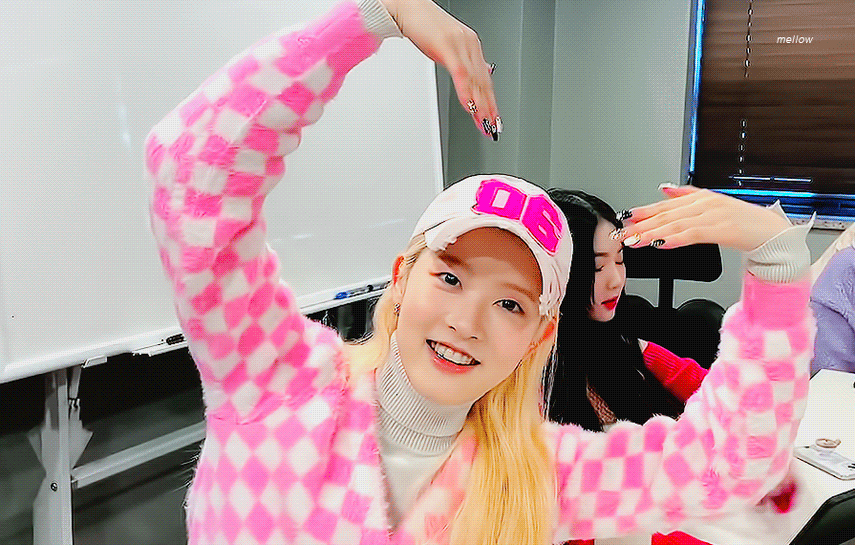 어제자 스테이씨 브이앱 gif | 인스티즈