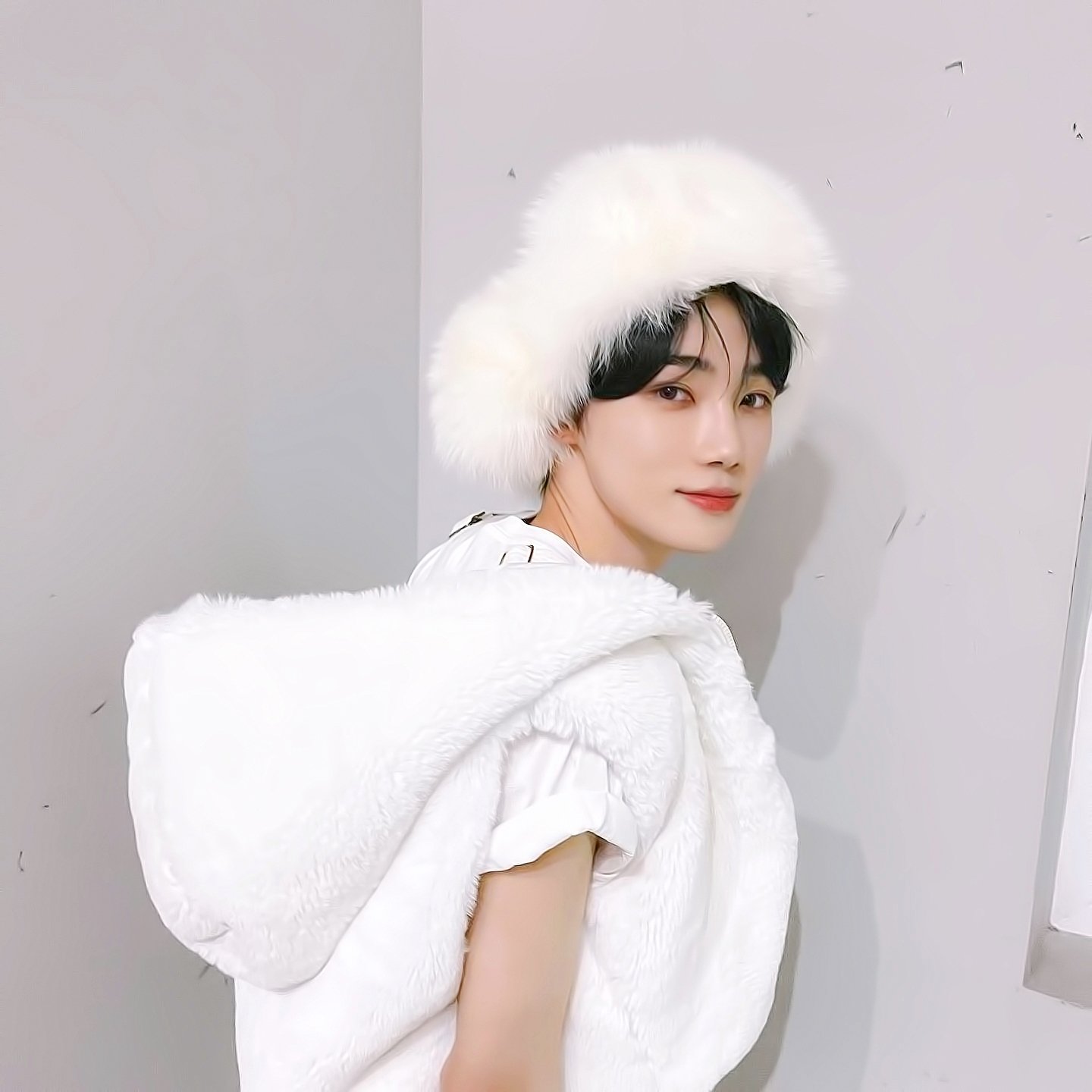 [잡담] 뉴 이사진 짱 예뿌다 | 인스티즈