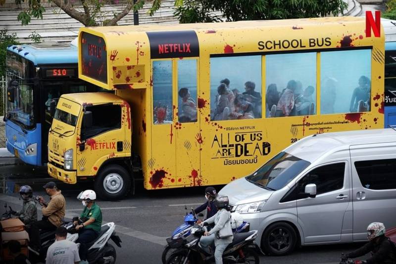 넷플릭스 &lt;지금 우리 학교는&gt; 해외 버스 홍보 ㄷㄷㄷ | 인스티즈