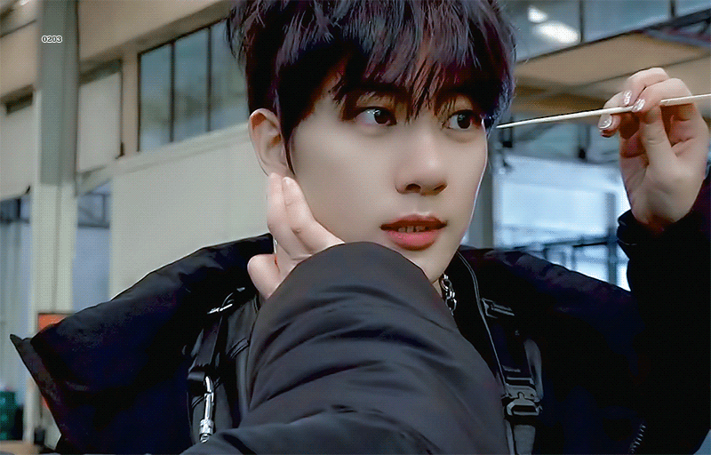 [잡담] 지범이 다크그레이 머리 이뻤는데 | 인스티즈