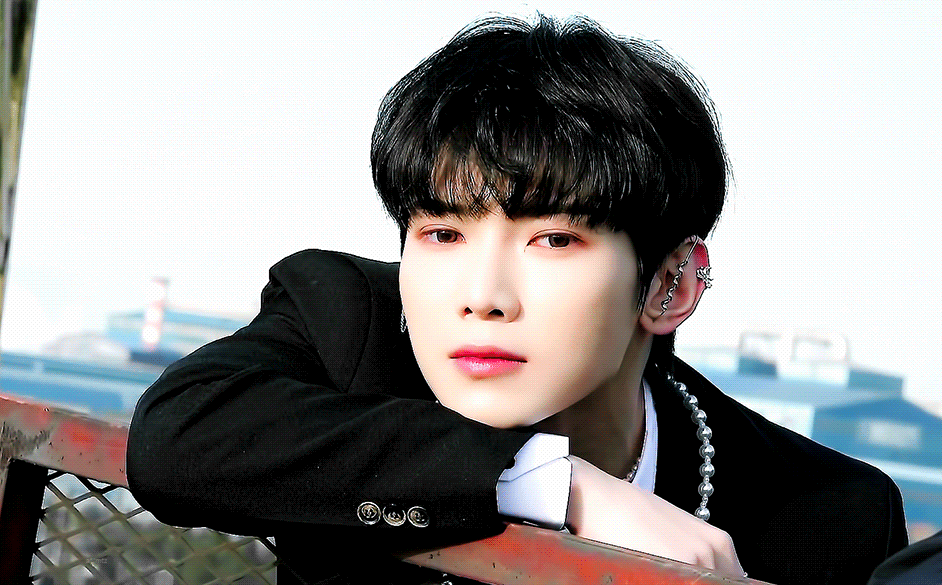 [잡담] 이 얼굴에 저음 보컬인 거 진짜 사기 같음... | 인스티즈