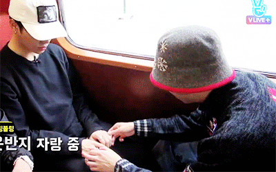 [잡담] 방탄 지민 손 크기가 신기한 알엠 | 인스티즈