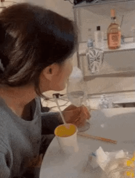 아이스볼 먹다가 새 되신 분.gif | 인스티즈