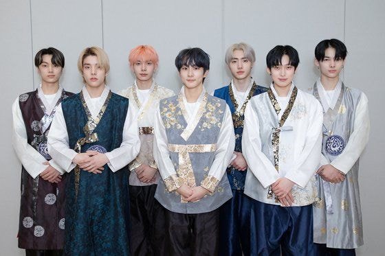 [정보/소식] 🇰🇷 한복 🇰🇷입은 아이돌들 모음👏🏻 | 인스티즈