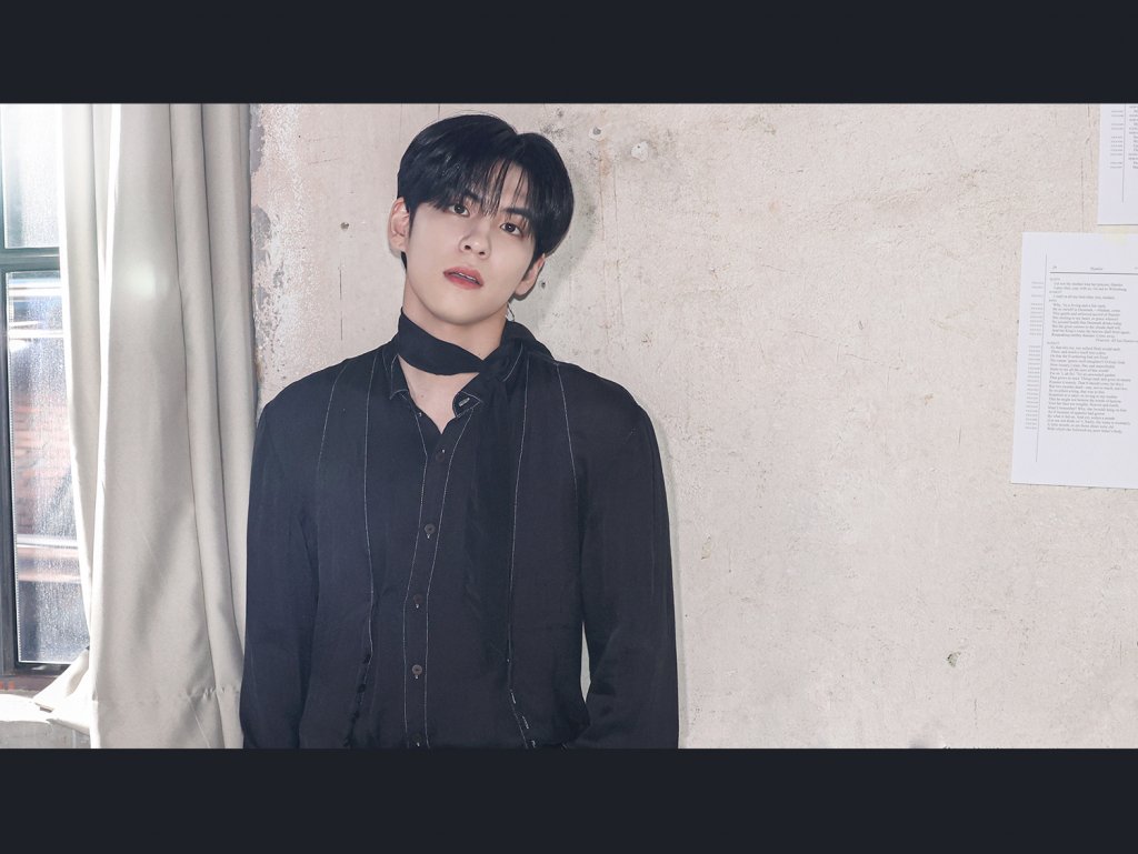 [잡담] 원필 이번에 기사사진들 다 오바야 | 인스티즈