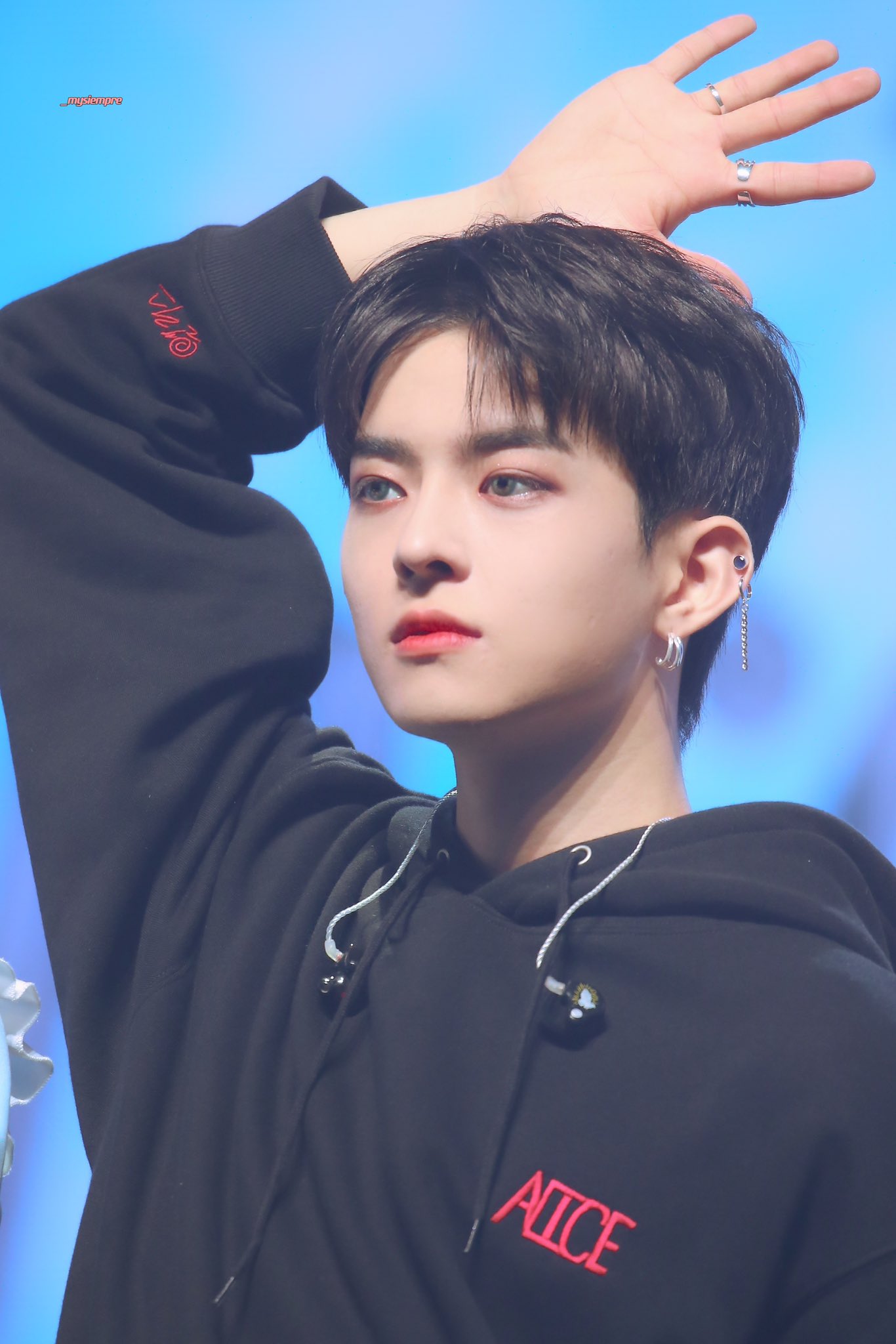 [잡담] 정수빈 이렇게 잘생겨도 되는거냐고 | 인스티즈