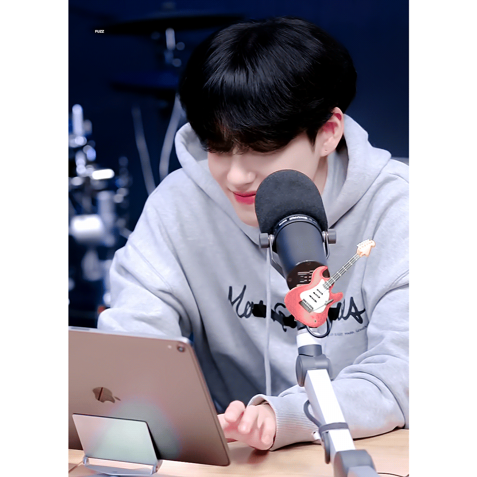 [잡담] 원필 댓글쓰는 얼굴 ☺️ | 인스티즈