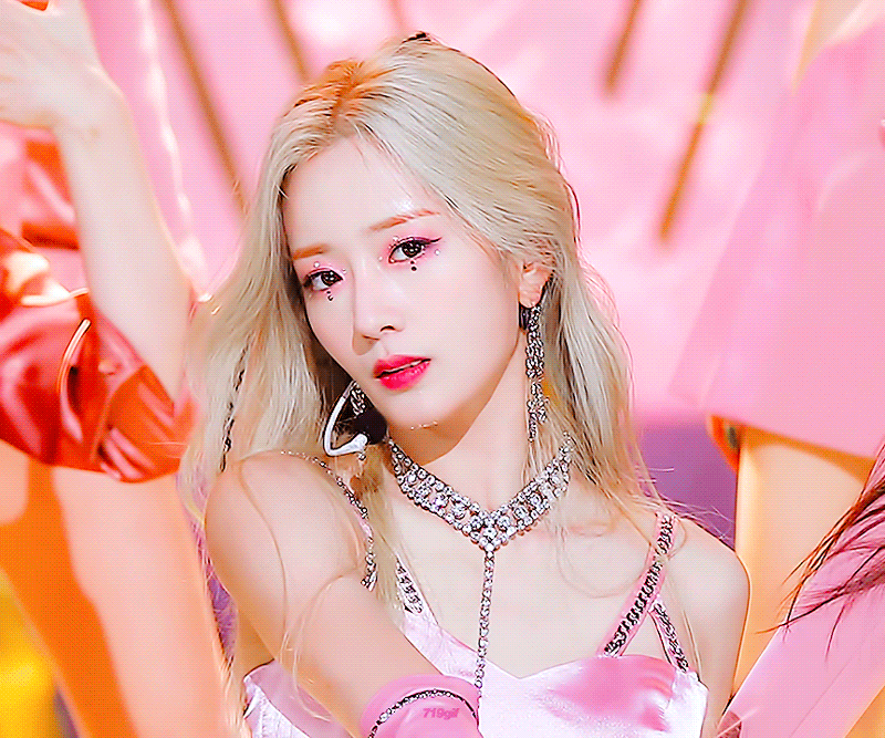 [잡담] 전설의 딜레마 인기가요 첫방 윤보미.. 짤 개많이 떠서 개좋다 | 인스티즈