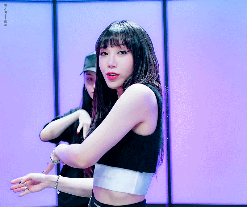 [잡담] 이 언니는 춤 출때 복근이 너무 시강이다 | 인스티즈