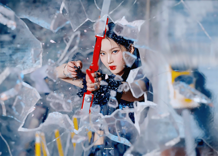 [잡담] 스테이씨 런투유 뮤비 궁수 이사님 | 인스티즈