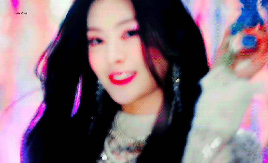 [잡담] 스테이씨 음방 첫 날만 하염없이 기다리는 여성 | 인스티즈