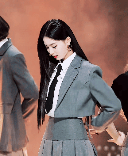 [잡담] 하이업 앞으로 아이사한테 교복 많이 입혀주라... | 인스티즈