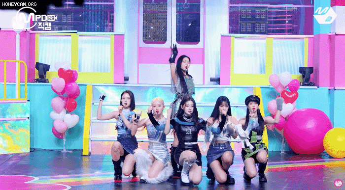 엠카 첫방 무대 세트장 | 인스티즈