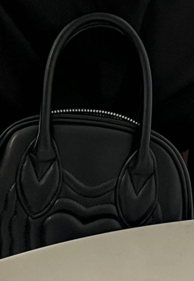 이 가방 어디껀지 아는 익 ? 🖤 | 인스티즈