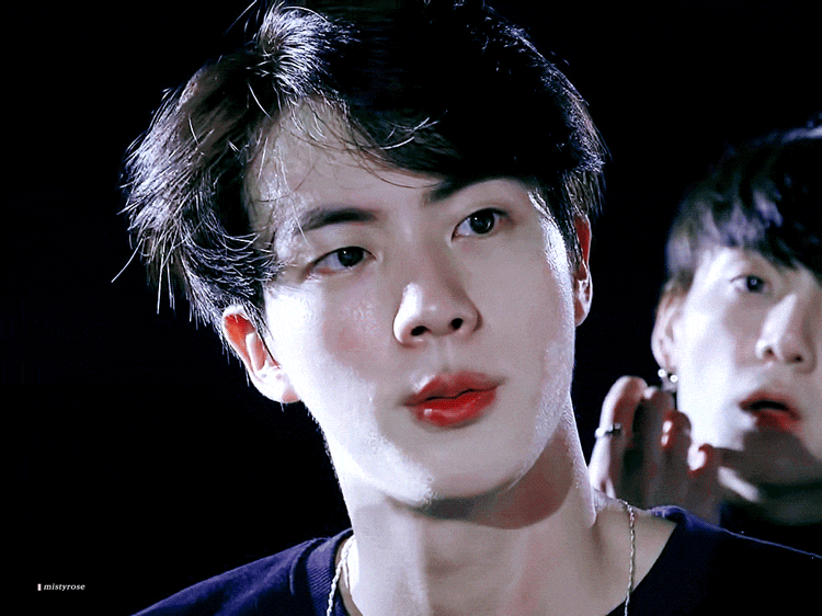 [잡담] 방탄 진 목소리가 귀여움+미성이 장착된 게 의외인 것 같음 얼굴만 보면 뭔가 저음일 것 같은 이미진데 | 인스티즈