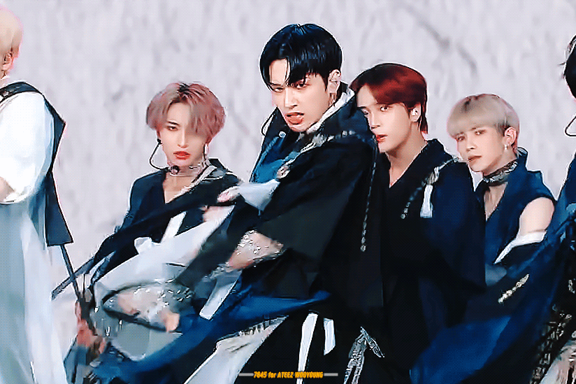 [잡담] 교복 컨셉 활동 때 성균관 유생 의복 주제로 만든 한복 입힌 거 ㄹㅈㄷ | 인스티즈