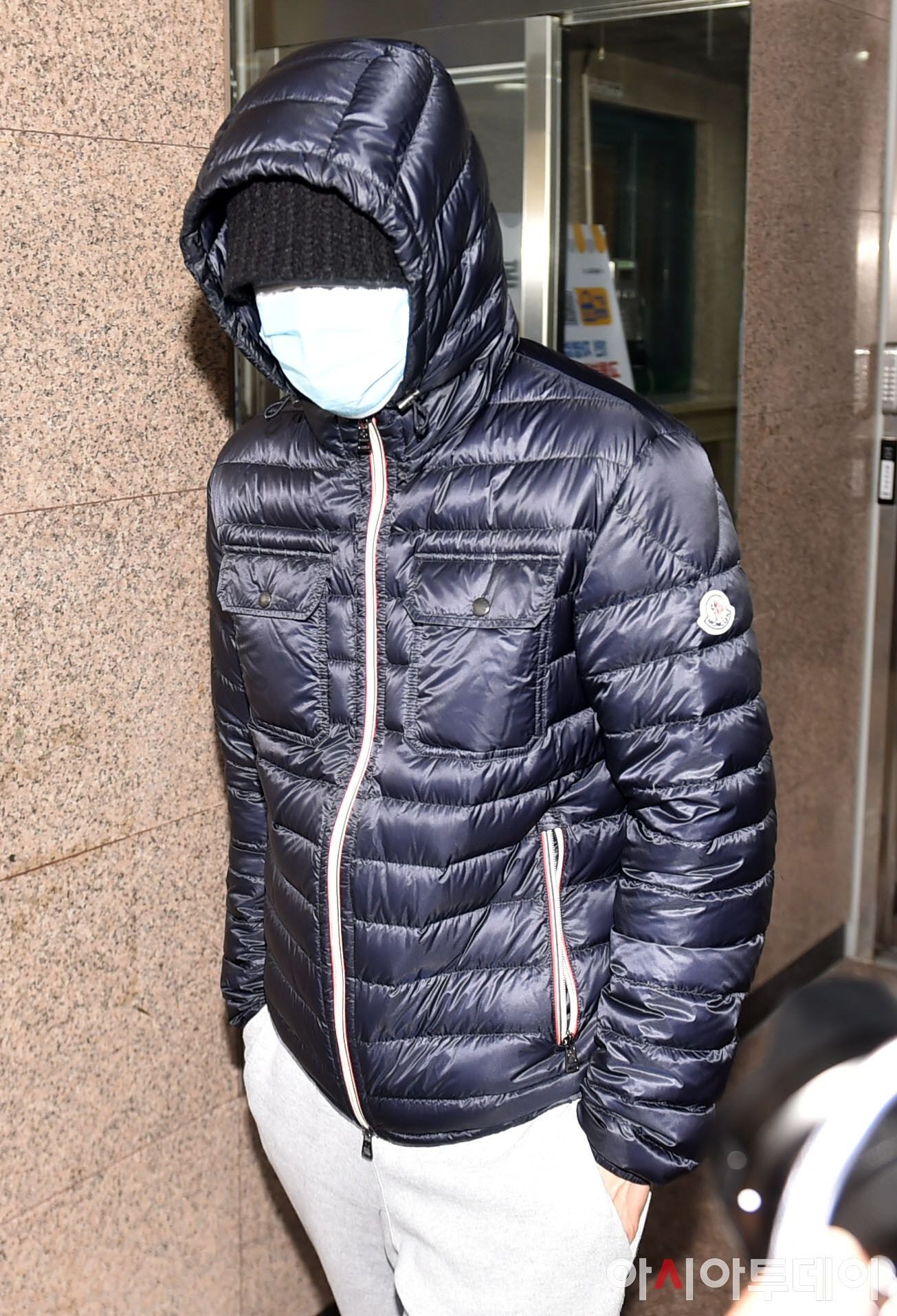 [잡담] 기자들은 이런 연예인은 어떻게 알아보는거야...?? | 인스티즈