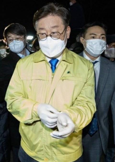 한창 신천지땜에 코로나 난리났을 때 이재명이 이만희 코쑤시려고 찾아다녔잖아 | 인스티즈