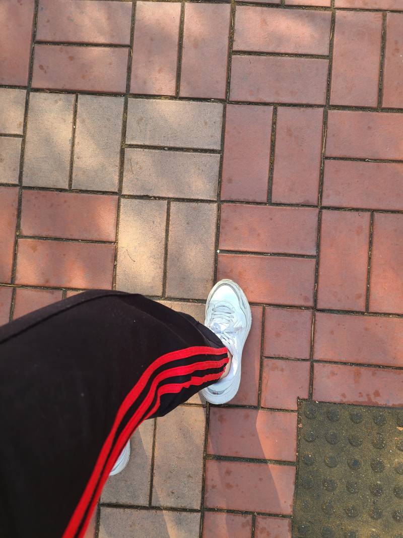 투표하러 왔는데 옷 잘 못 입었다... | 인스티즈