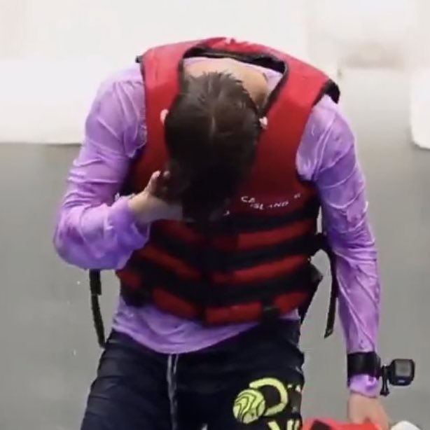 [잡담] 얘 타고난 골격 피지컬은 볼 때마다 눈물난다.. | 인스티즈