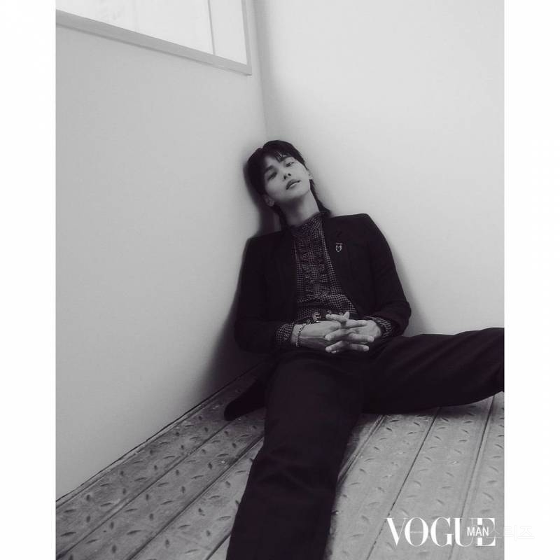 인생 최저몸무게로 입생로랑 단독화보 찍은 남돌 | 인스티즈