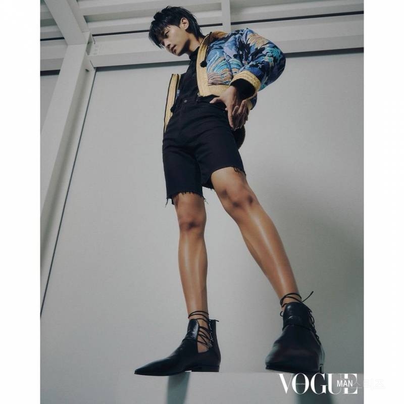 인생 최저몸무게로 입생로랑 단독화보 찍은 남돌 | 인스티즈