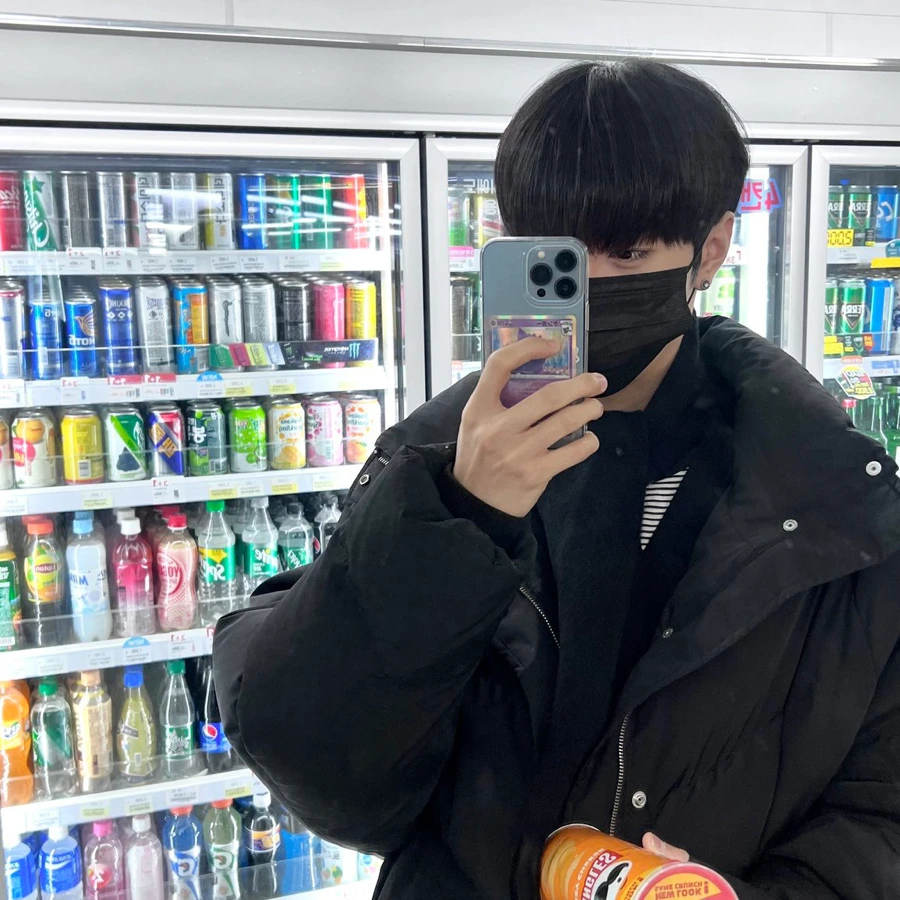 [잡담] 4세대 02년생 남돌중에 개슬린더 몸매에 비주얼 멤버 추천합니다 | 인스티즈