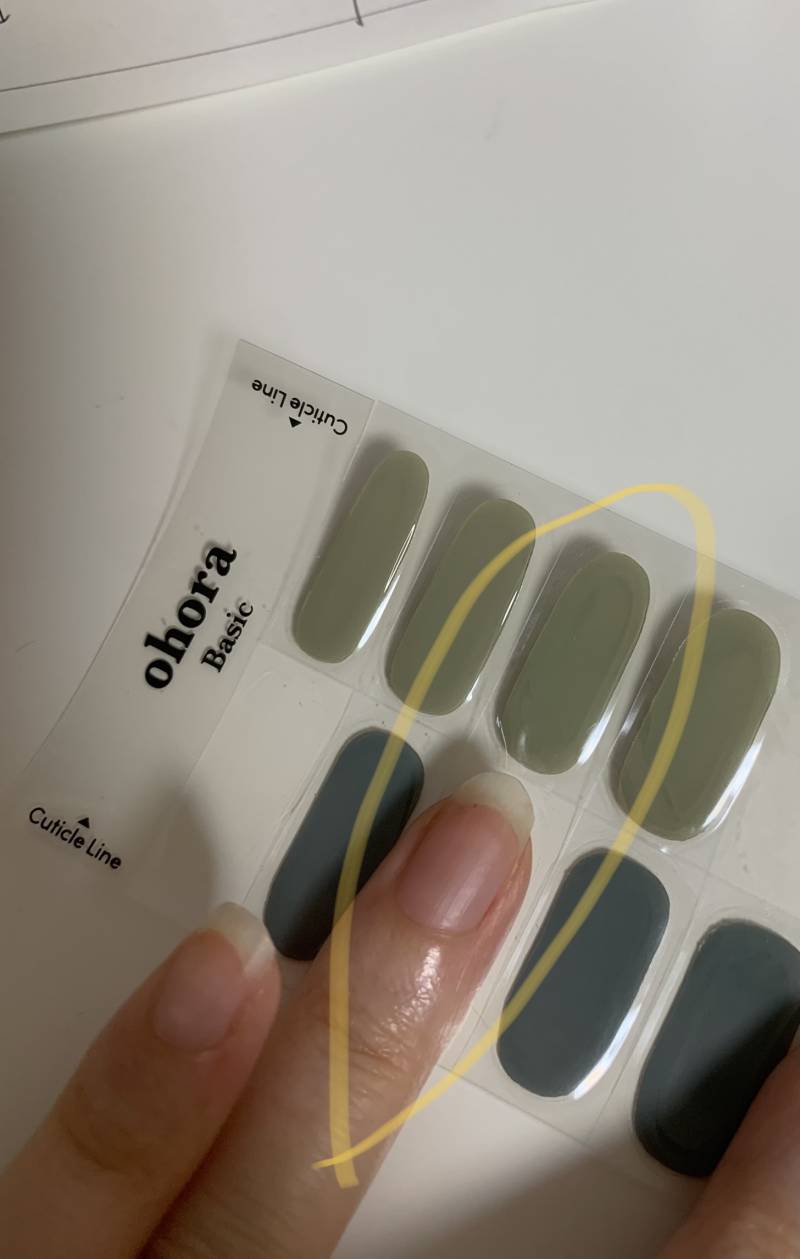 젤네일 스티커 전문가 있나… 약지에 붙일 사이즈 좀 봐주라! | 인스티즈