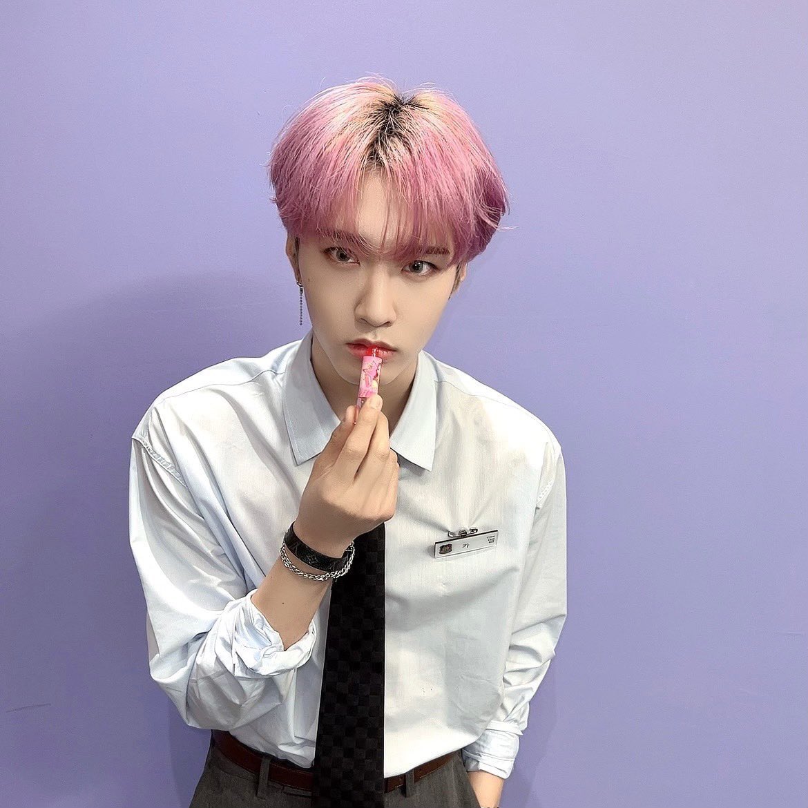 [잡담] 4세대 02년생 남돌중에 개슬린더 몸매에 비주얼 멤버 추천합니다 | 인스티즈