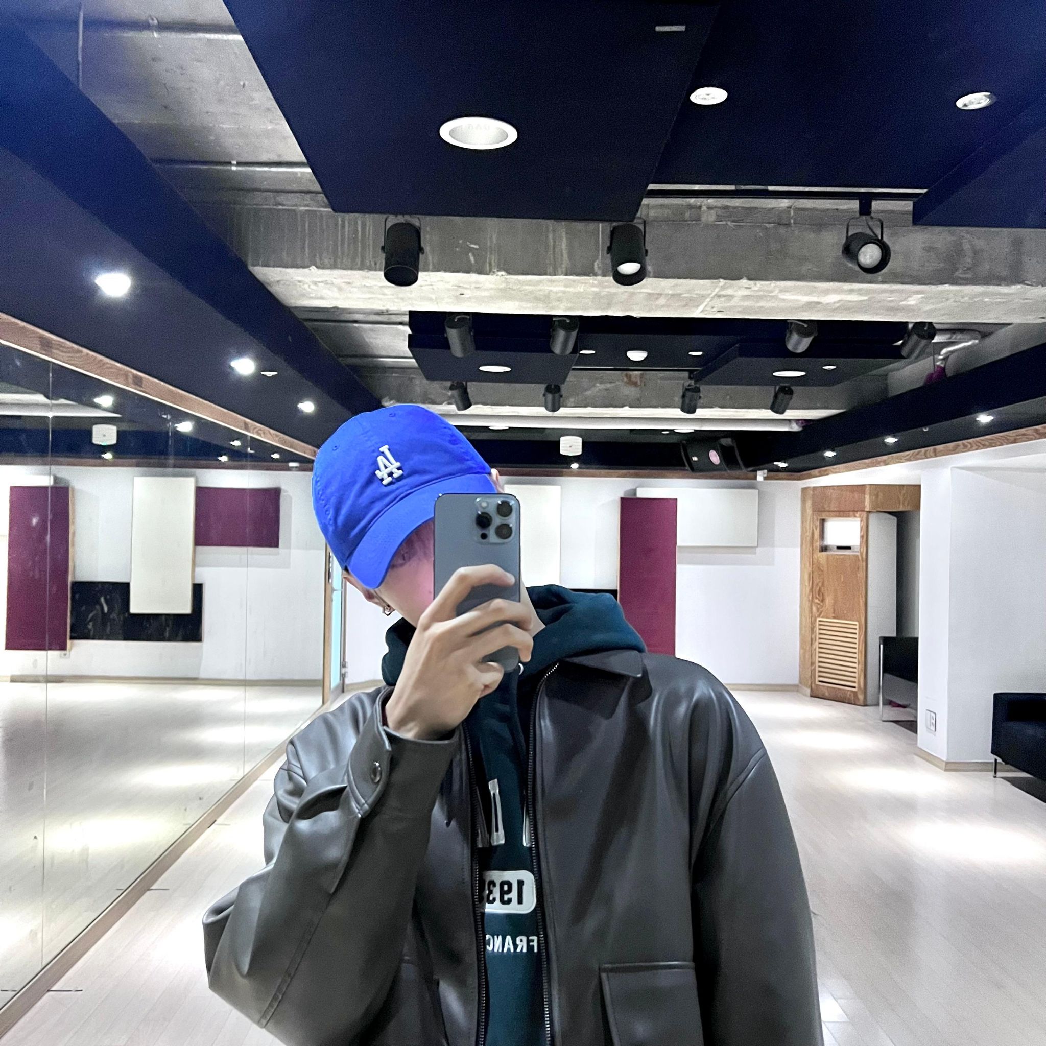 [잡담] 4세대 02년생 남돌중에 개슬린더 몸매에 비주얼 멤버 추천합니다 | 인스티즈